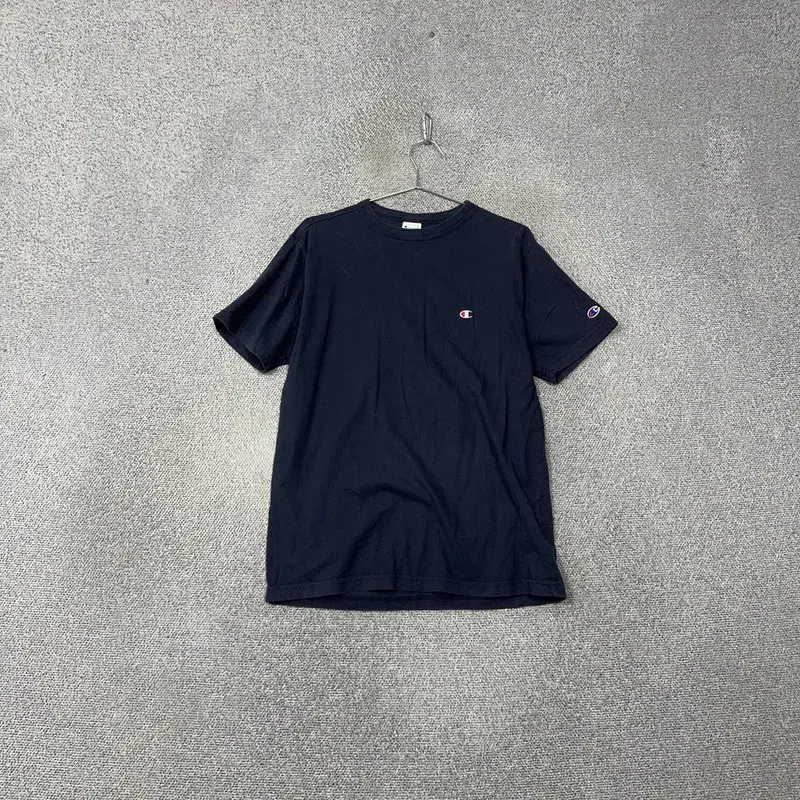 챔피온 네이비 로고 캐주얼 반팔 티 LARGE
