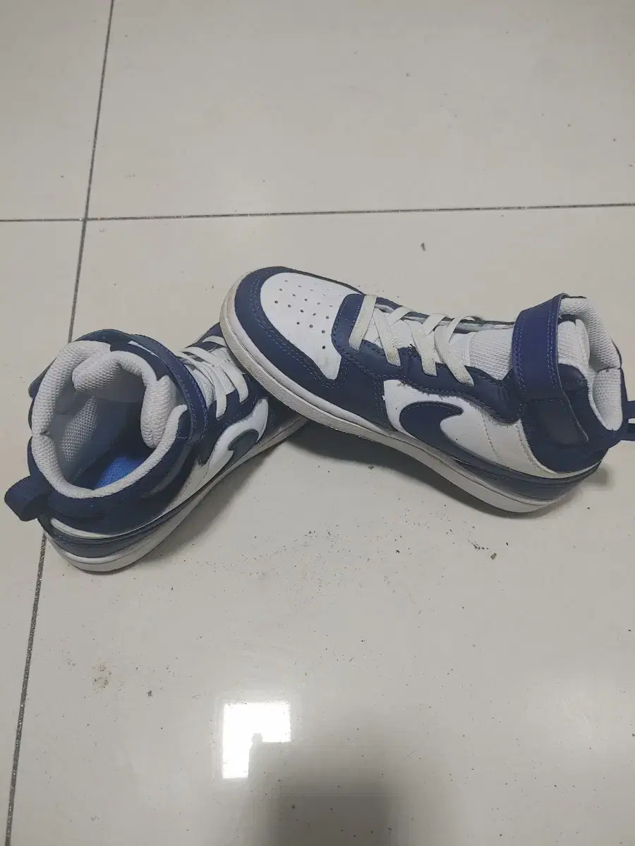 Nike Sneakers(190)