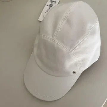 가격 인하! 새 상품 헬렌 카민스키 캡 화이트 컬러