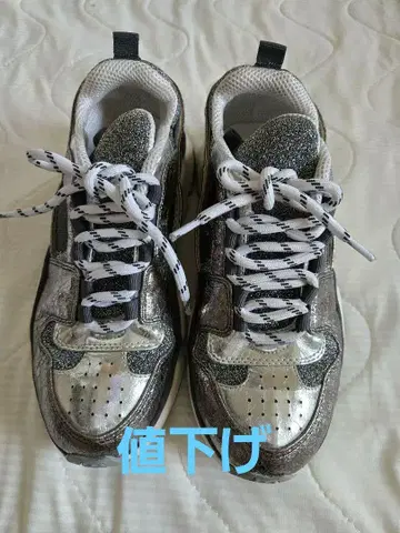 SNIDEL 메탈릭 실버 스포츠 스니커즈