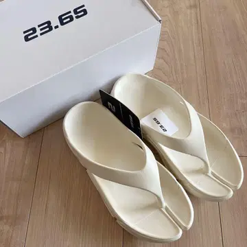 미사용 23.65 타비 플립플랍 25cm 아이보리