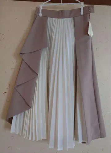 트란테안 손 드 모드 비대칭 러플 플리츠 스커트