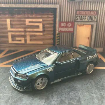 가도 하우스 닛산 스카이라인 GT-R R34 그레디