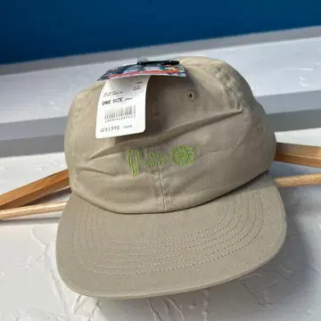 유니클로 타카시 무라카미 빌리 아이리쉬 콜라보 캡 베이지