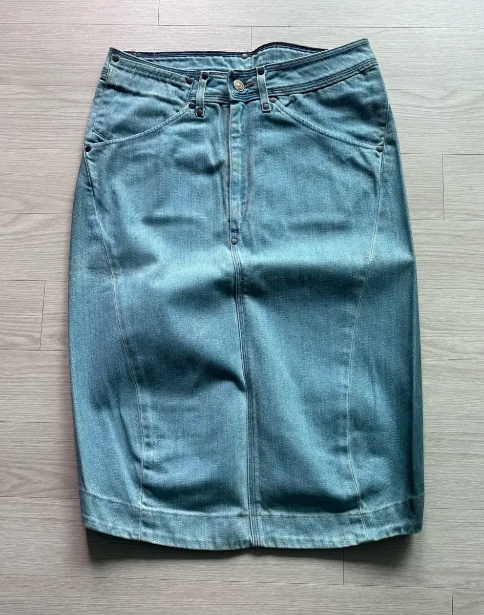 Genuine LEVIS RED Girls Day&Night Skirt