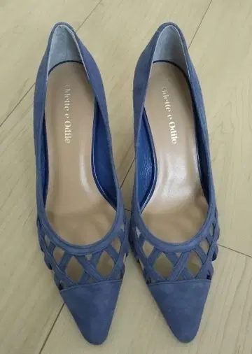 오데뜨 앤 오딜 유나이티드 애로우즈 펌프스 22cm