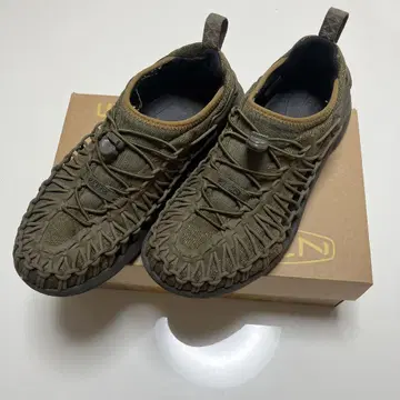 킨 유니크 (26cm) 카키색 (뒤꿈치 케어)