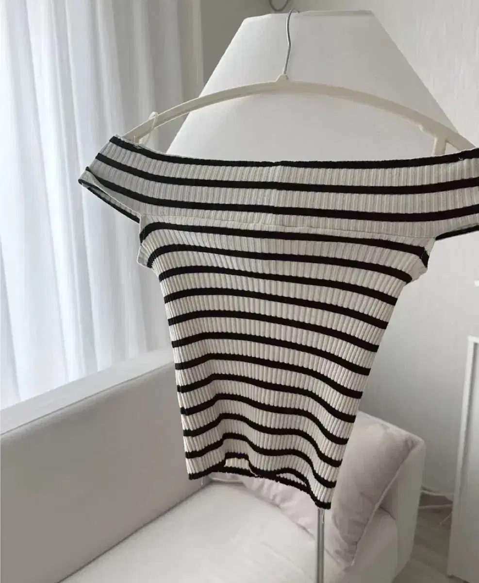 Zara Striped Off-the-Shoulder Knit (Isianst)