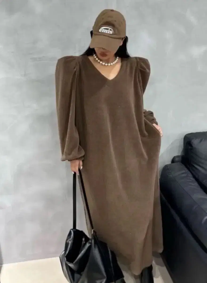 [새상품] 블랙바비 어텀 퍼프 기모롱원피스