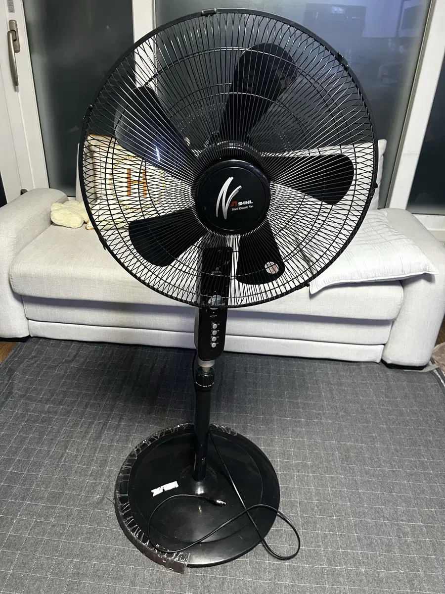I sell Shinil stand fan SIF-F20LM model.