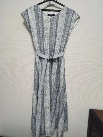 미니 꽃무늬 슬리브리스 원피스