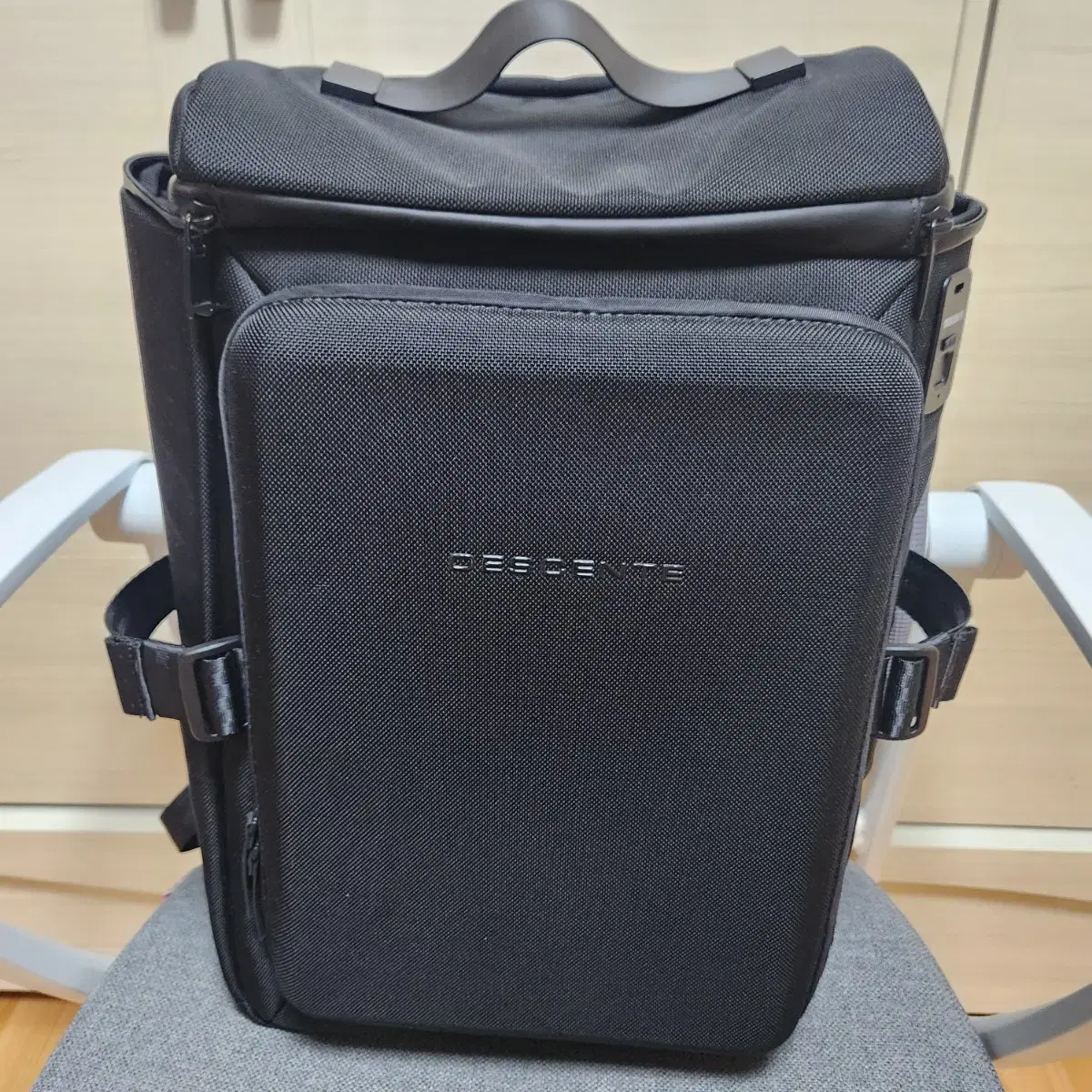 데상트 백팩 블랙
