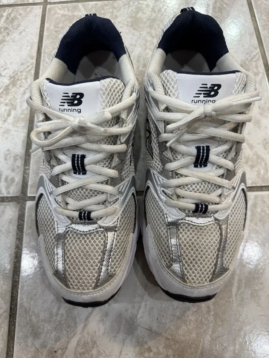 뉴발란스530화이트 팝니다 250