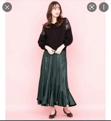 [ 새상품급 ] 글로시 가죽 에스카르고 스커트