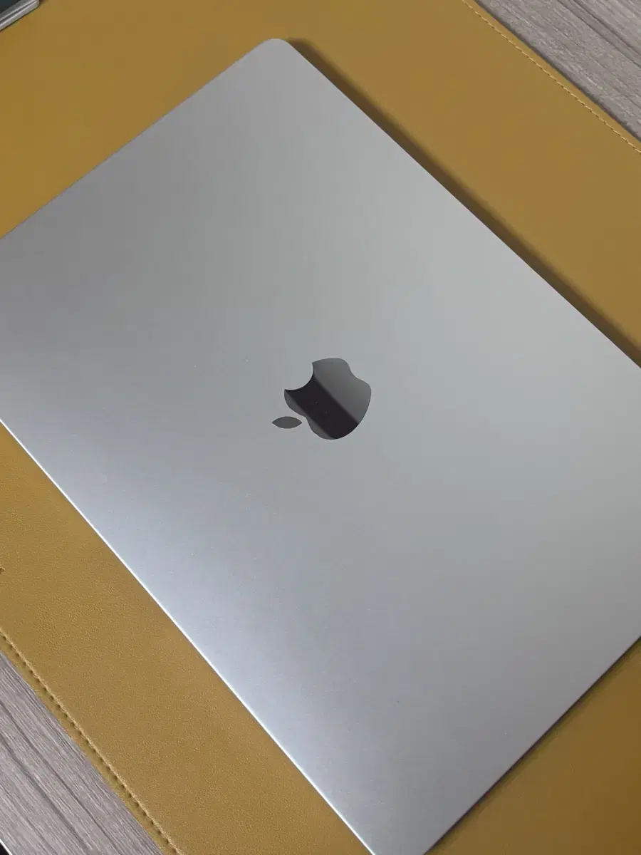 맥북에어 M2 15인치 (16GB/256GB) 스타라이트