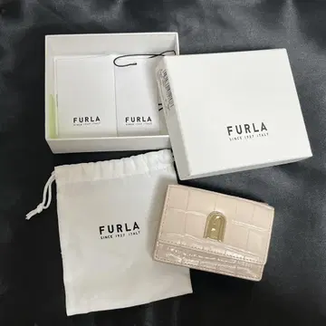 FURLA 훌라 3단 폴더형 지갑
