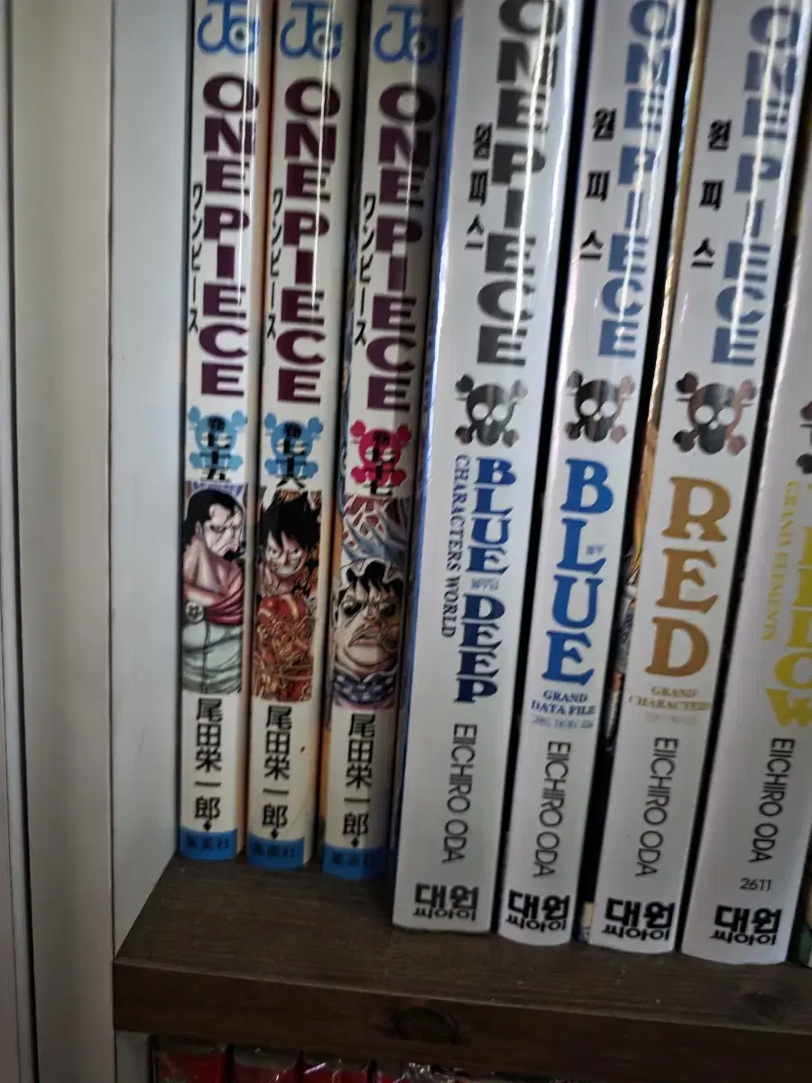 ONEPIECE manga volumes 1-77 in the Japanese version 38 volumes X 76 volumes in total