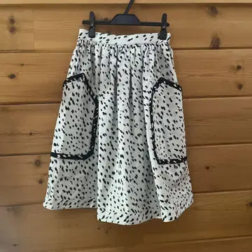 츠모리치사토 플레어 스커트