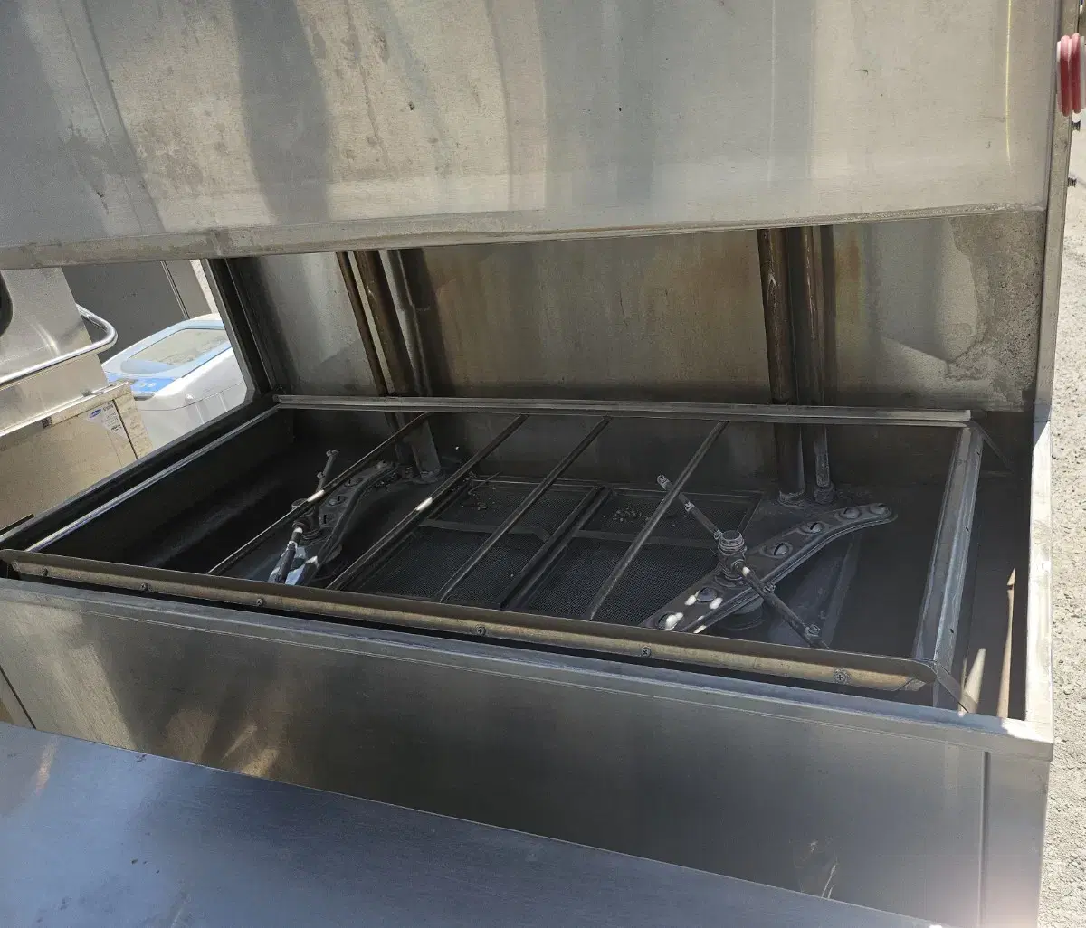 Dolphin Large Dishwasher