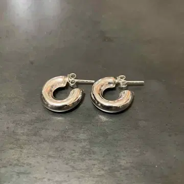 SILVER925 STUD FOOP EARRINGS / 실버 / 귀걸이