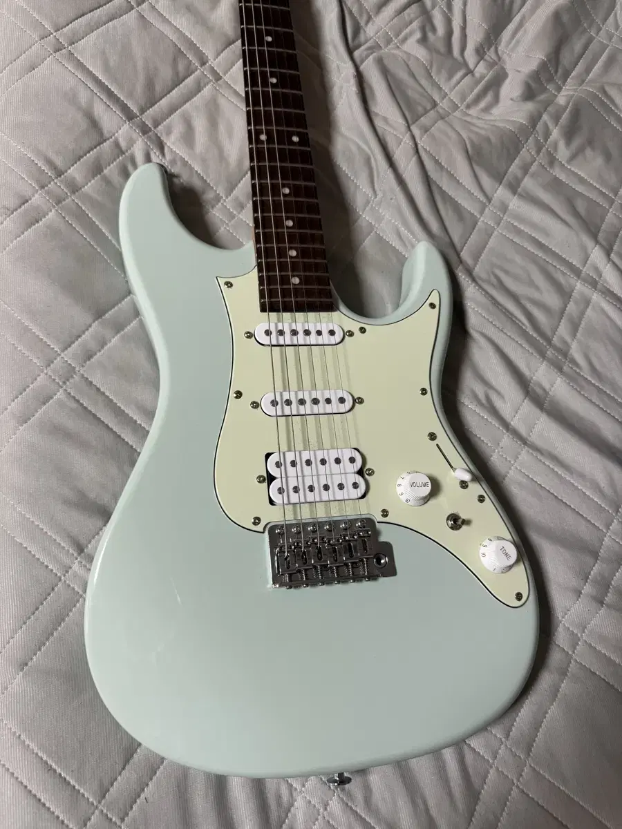 Ibanez azes40 mint