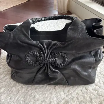 페라가모 가죽 토트백 블랙 뜨개질 핸들