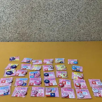 2885 헬로키티 25주년 기념 미니 캔 배치
