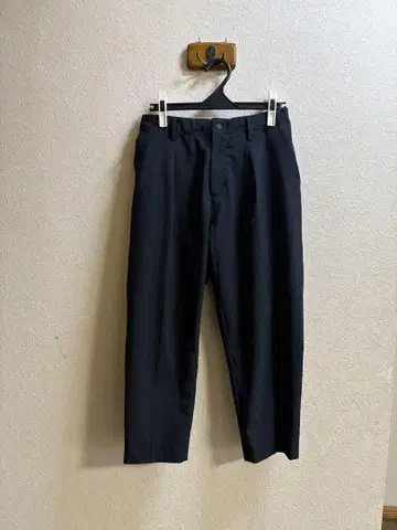 뉴트럴 웍스 슬랙스 뉴스 보이