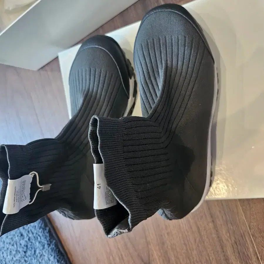 MAISON MARGIELA 메종마르지엘라 Margiela Security Runner Socks