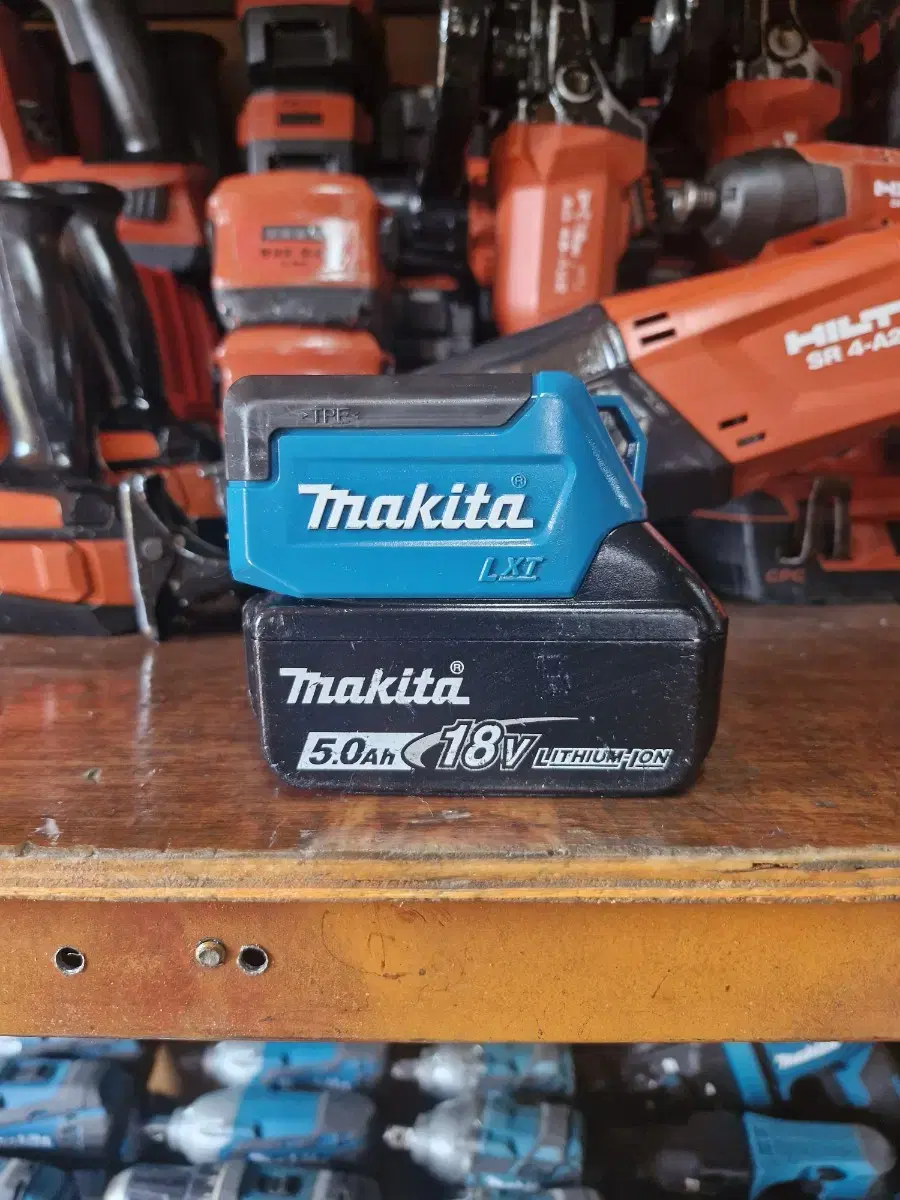 MakidaLED work light camping lantern DML817 300 lumens.fishing leisure cell phone charging