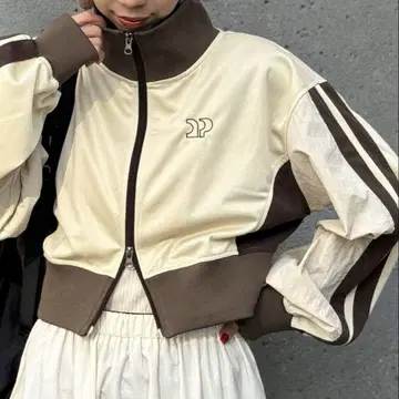 베이지 지퍼 업 크롭 자켓