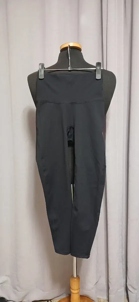 Andar leggings black size 4 (55-66)Condition Good