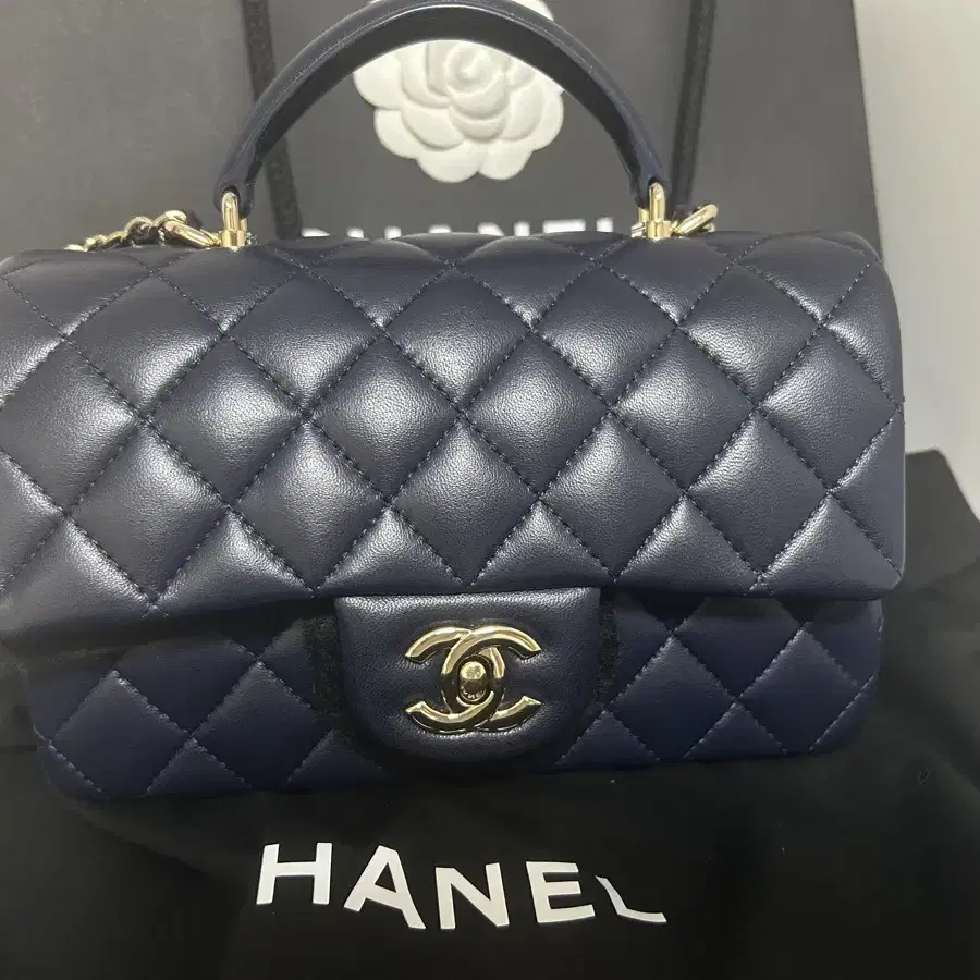 CHANEL ブラック レザー フラットシューズ ほぼ新品】CHANEL 黒 バレエシューズ フラットシューズ