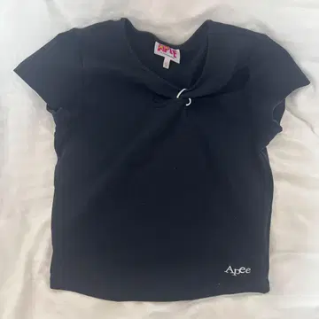 AAPE 하트 모양 버클이 달린 컷아웃 톱