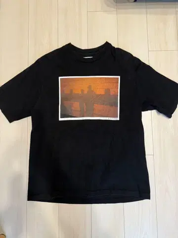 marka 블랙 프린트 티셔츠 L 사이즈