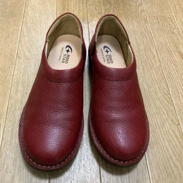 문스타 빨간색 가죽 슬립온 슈즈