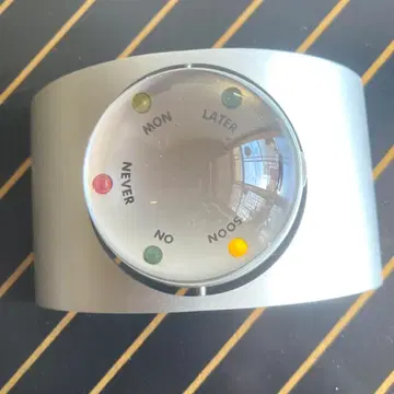 사진 홀더가 있는 회전식 LED 오브제