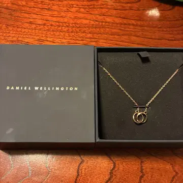 DANIEL WELLINGTON 넥스 로즈 골드