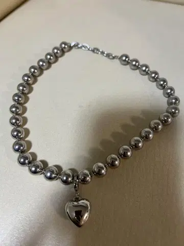 메탈 하트 참 목걸이