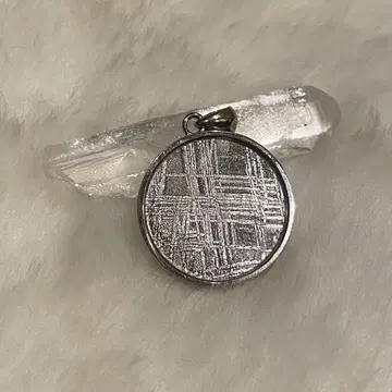 기베온 펜던트 탑 실버 컬러 운석 메테오라이트