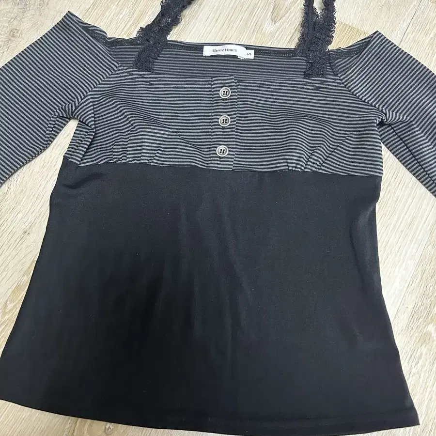 [THREETIMES] Sharon Layered Tee ★すぐ品切れ★ THREETIMES | 쓰리타임즈 Three Times Sharon Layered Tee (s