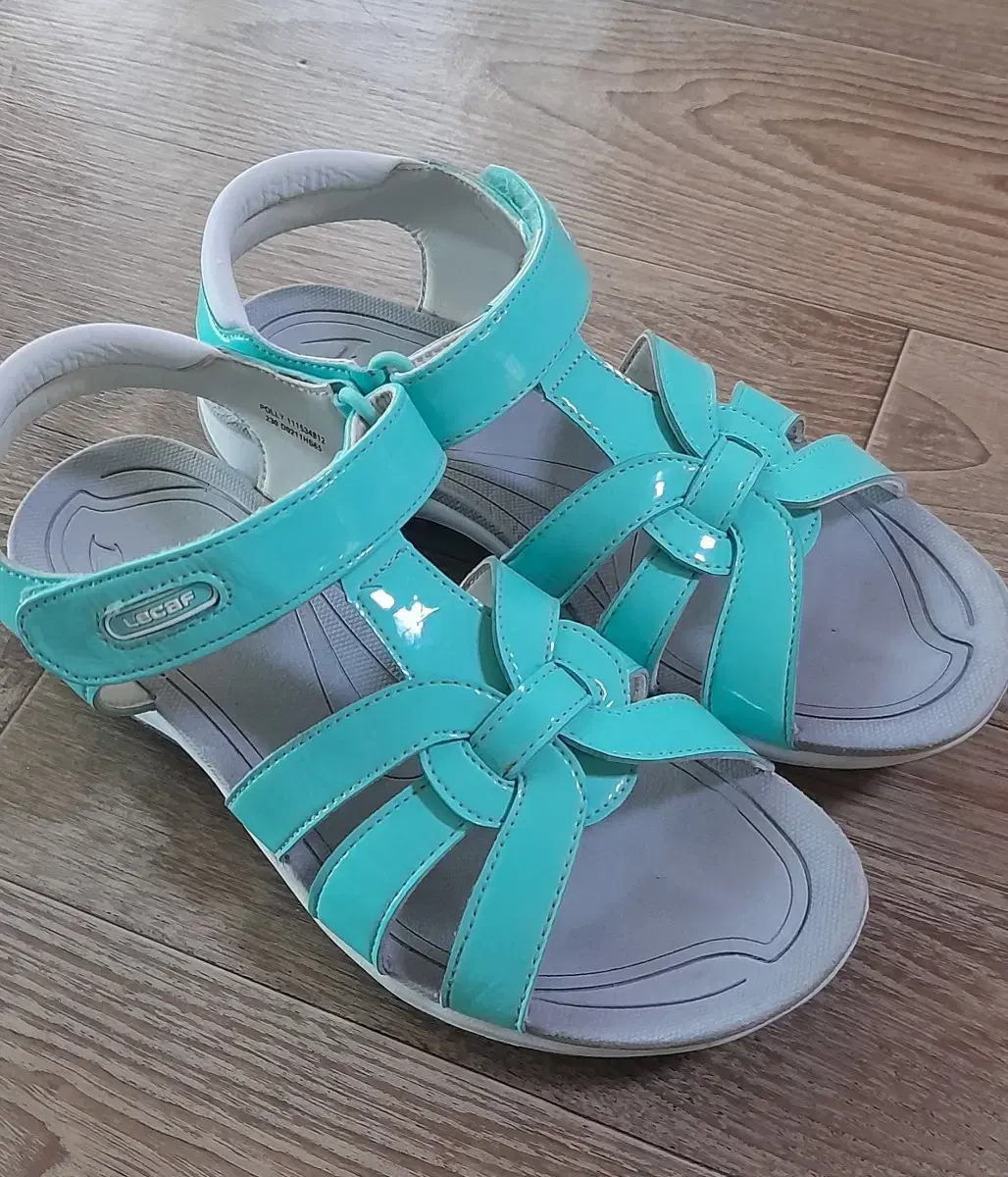 LeCAF girl's sandals 230