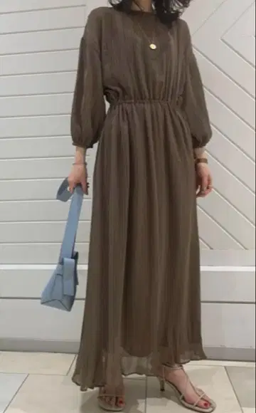 미라 오웬 랜덤 플리츠 퍼프 슬리브 원피스