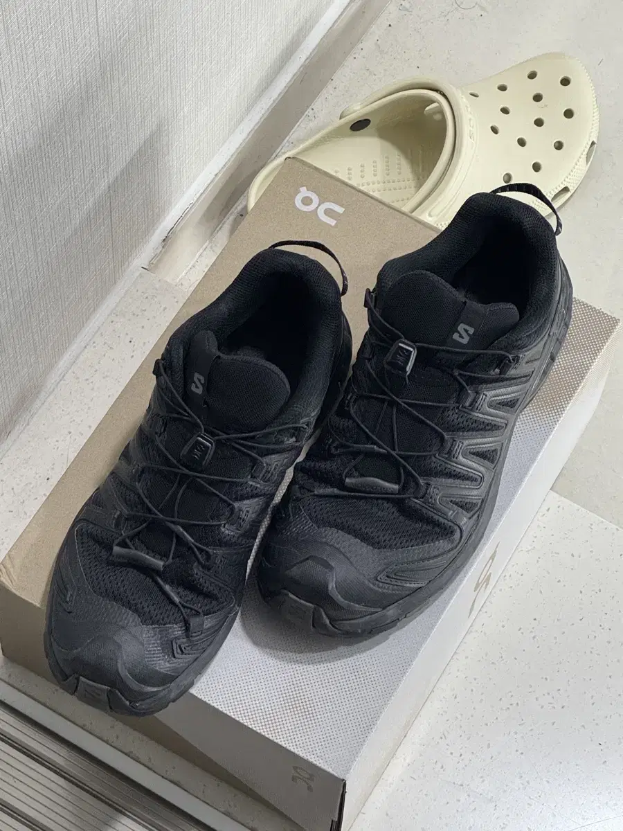 살로몬 XA 프로 3D V9 / L47271800