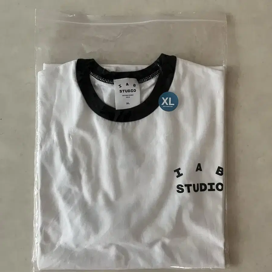 【IAB STUDIO】 IAB Studio T-Shirt White Navy $_57.PNG?set_id=8800005007