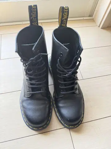 새상품급 닥터마틴 24.5~25cm