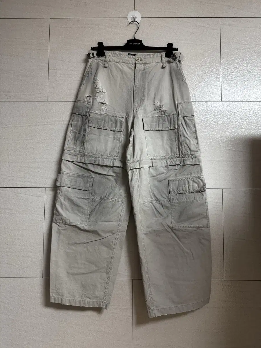 [46] 발렌시아가 라지 카고 팬츠 베이지