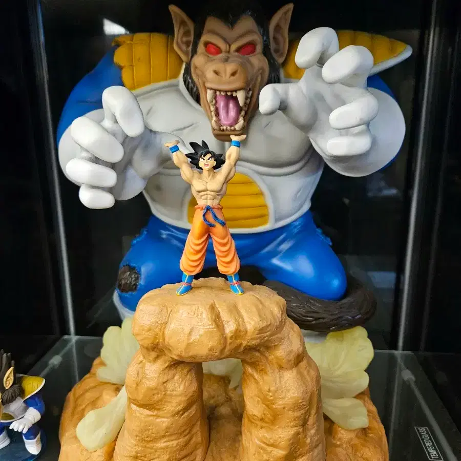 DBZ Statue Ichiban Kuji Vegeta Oozaru vs Son Goku Banpresto