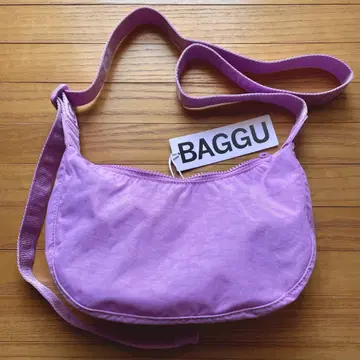 BAGGU 스몰 나일론 크레센트 백 피오니