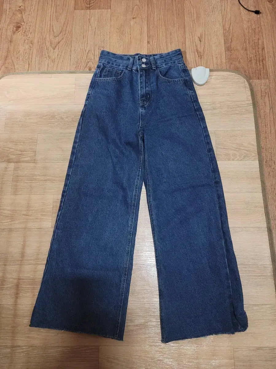 Jeans, recommended for petite women, waist 24